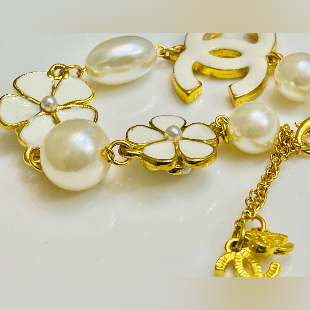 Gold and White Floral Pearl Bracelet